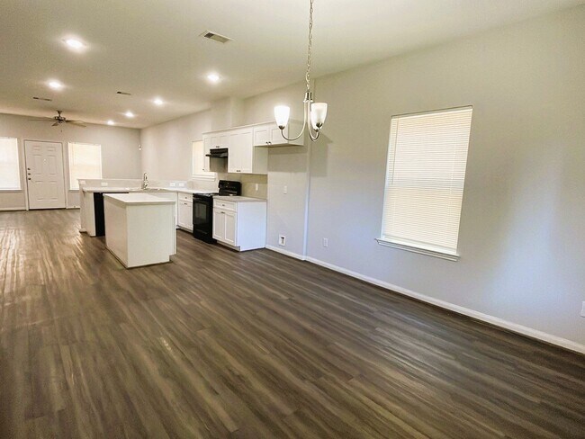 Foto del edificio - 8153 Homewood Ln