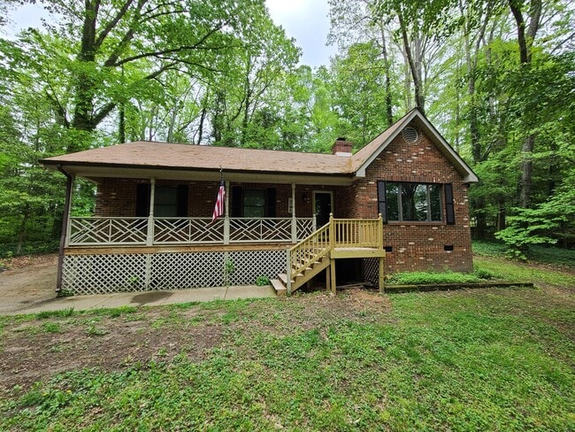 Building Photo - 1383 Unit B, Kings Highway Guest House