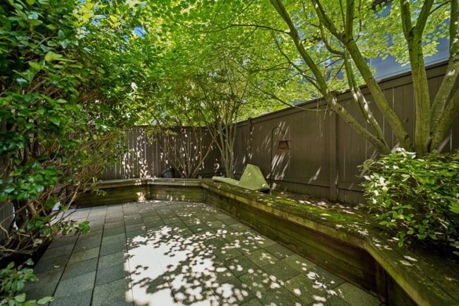 Building Photo - 2 bedroom in Seattle WA 98102