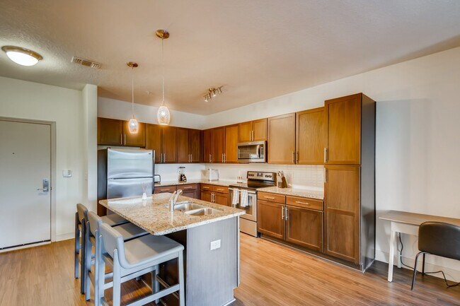 Foto del edificio - 540 Trinity Ln N