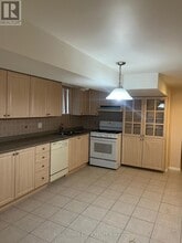 Building Photo - 6 Kingsdown Dr