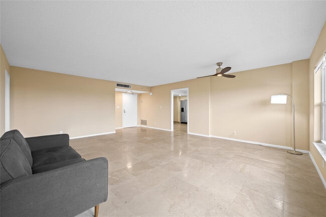 Building Photo - 3900 Galt Ocean Dr