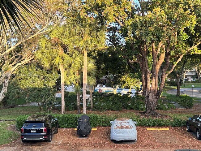 Foto del edificio - 907 Cypress Terrace