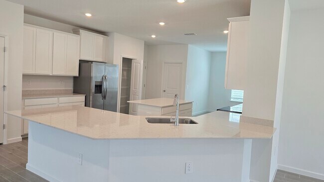 Building Photo - 4044 NE 31st Ave
