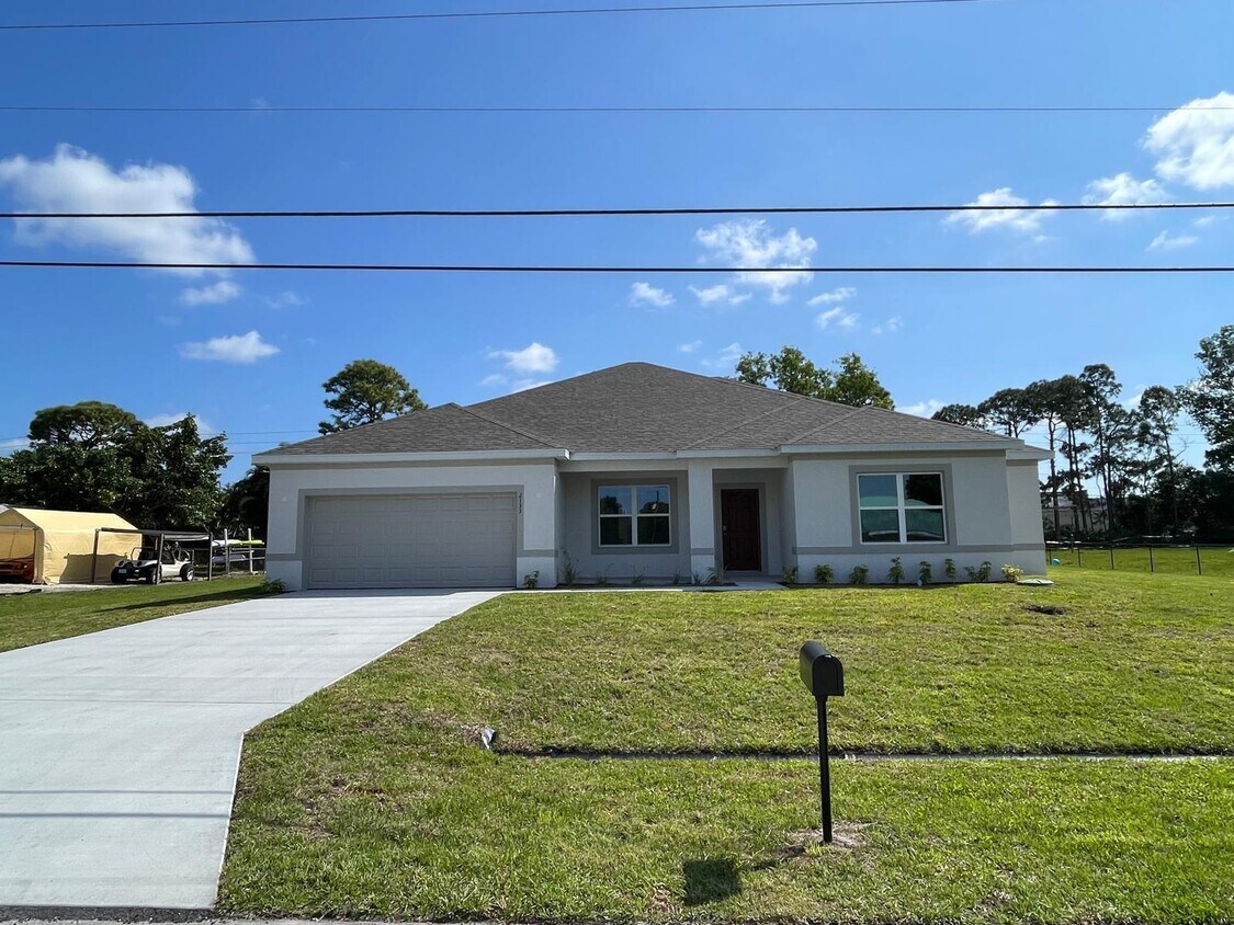 Foto principal - 2133 SE Flanders Rd