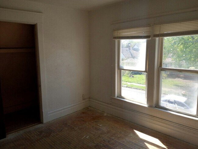 Foto del edificio - 319 E Archer Ave