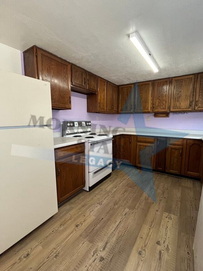 Building Photo - 2 bedroom home in a country type setting