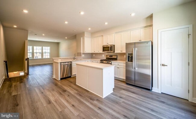 Building Photo - 14062 Sunrise Valley Dr