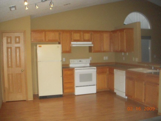 Building Photo - 8525 NE 15th St