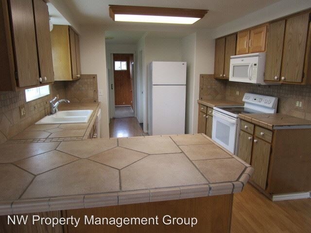 Building Photo - 3 br, 2 bath House - 1365 Cedar Ave