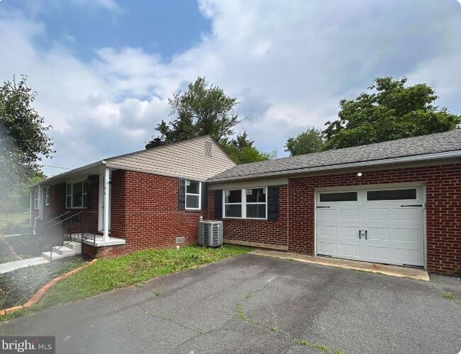 Photo - 1160 Sterling Rd House