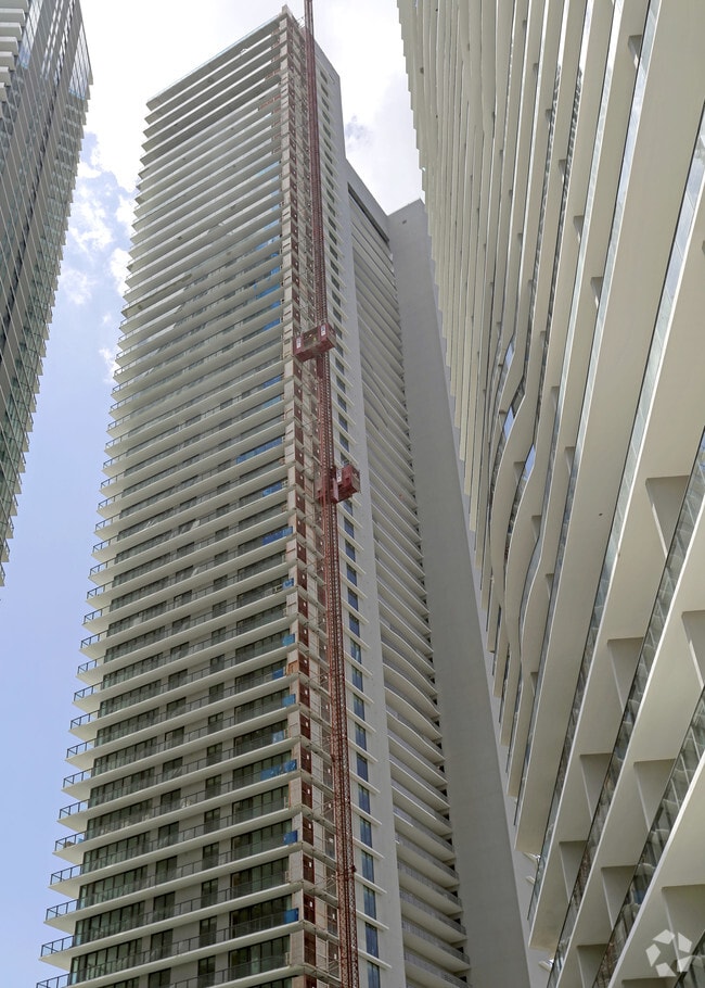 Building Photo - Paraiso Bay