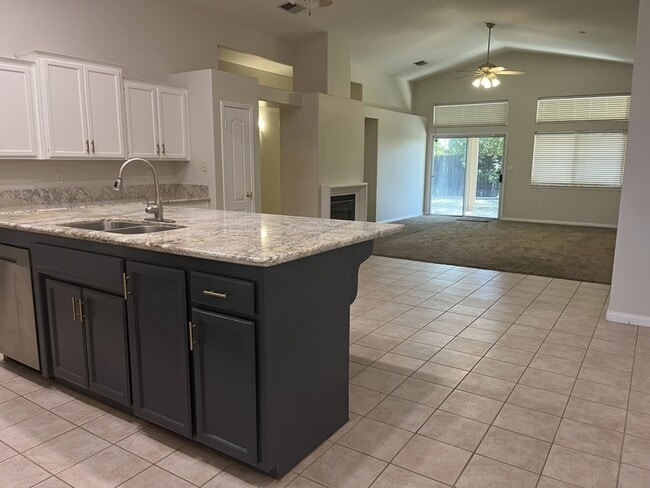 Building Photo - 10409 Heather Valley Dr