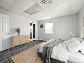 Building Photo - 4615 Heron St