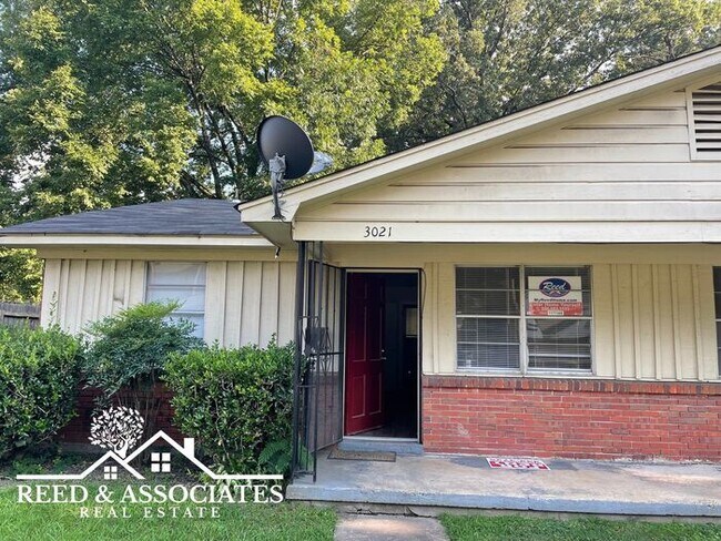 Building Photo - Updated Duplex!