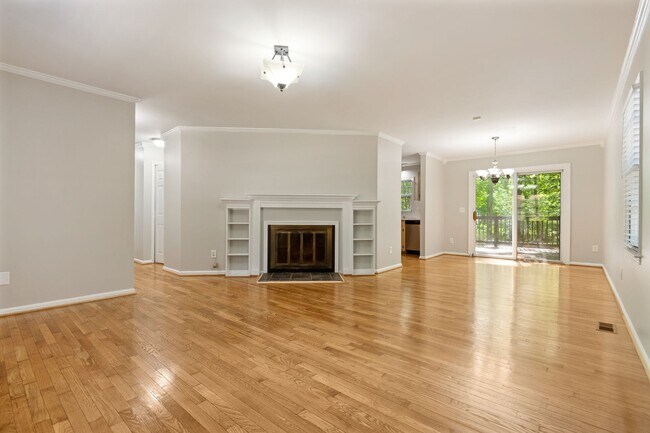 Foto del edificio - Renovated 3 Bed Ranch Style with large Fenced-in yard!