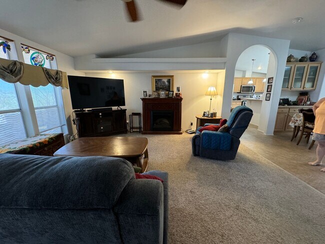 Building Photo - 3 BR & Bonus Room-(4th Br or Office) on 1 ...