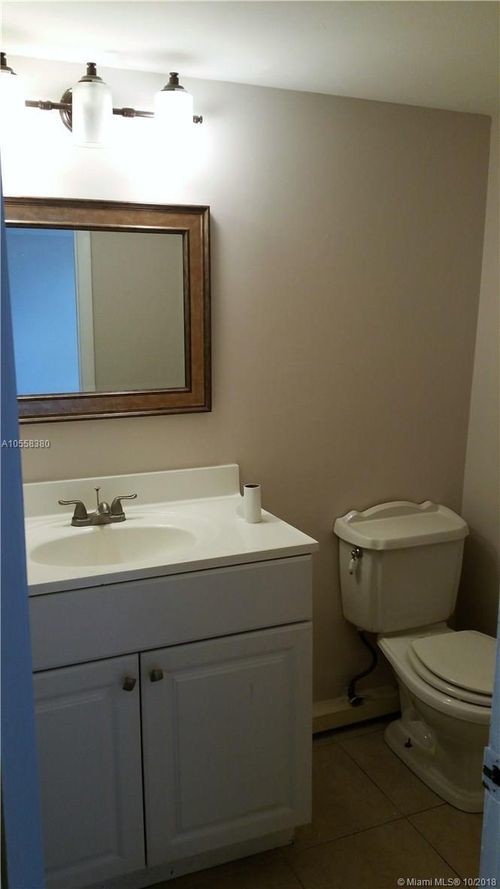 Foto del edificio - 8403 W Sample Rd