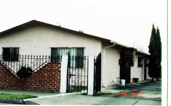 Foto del edificio - 824 Alamo Ave