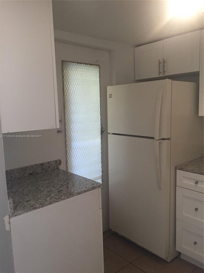 Foto del edificio - 1851 NE 168th St