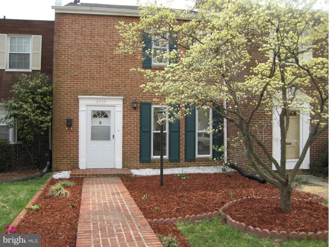 Foto principal - 6450 Gildar St