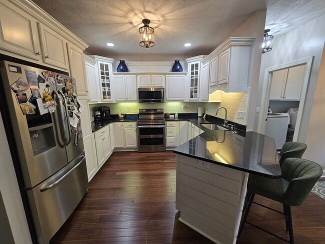 Foto del edificio - 16 Pine Hill Ct