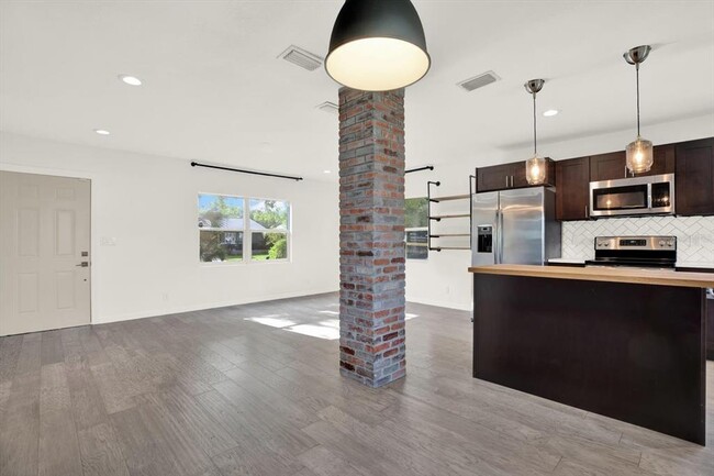 Foto del edificio - 5006 N Suwanee Ave