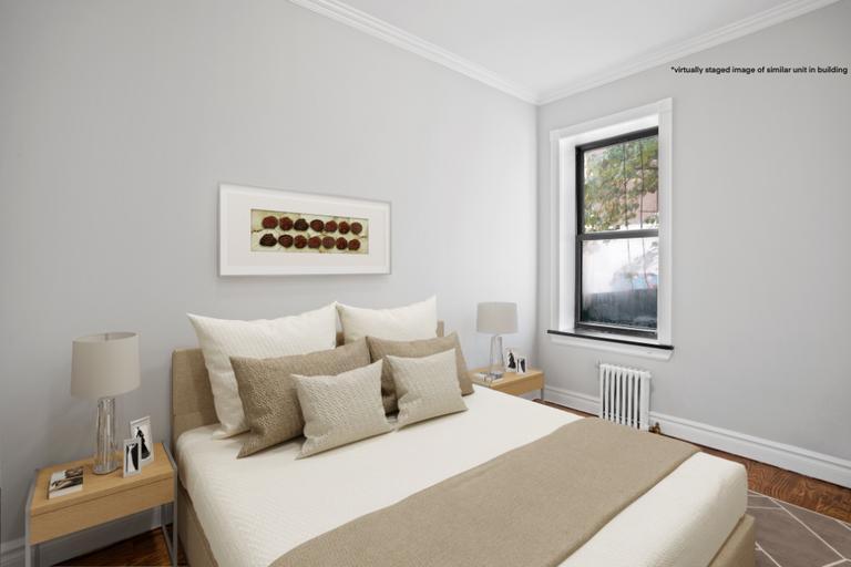 Foto principal - 346 E 18th St