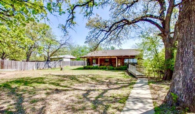 Building Photo - 1126 Kingston Dr