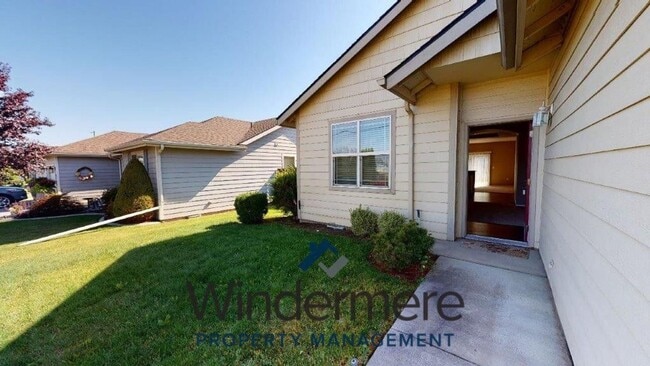 Foto del edificio - 236 NE Flowers Ln