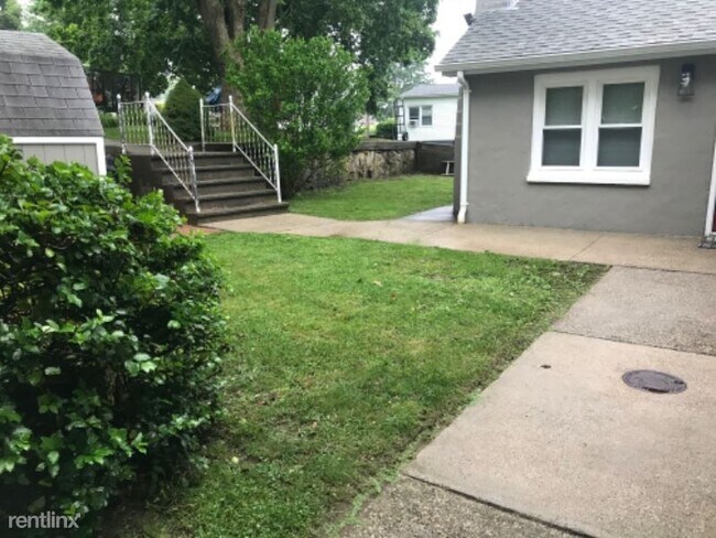 Building Photo - 3 br, 1 bath House - 53 Olive St