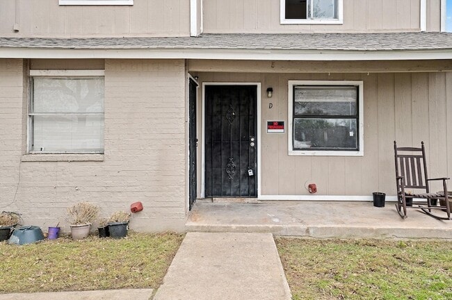 Building Photo - 8412 Garcreek Cir