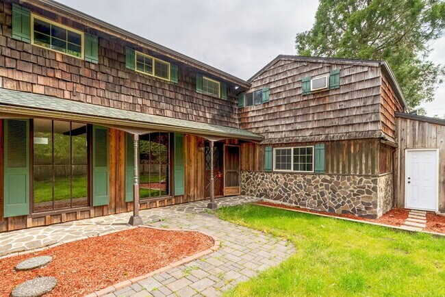 Foto del edificio - FOUR BEDROOM CHARMER WITH ADU IN CASTLE ROCK