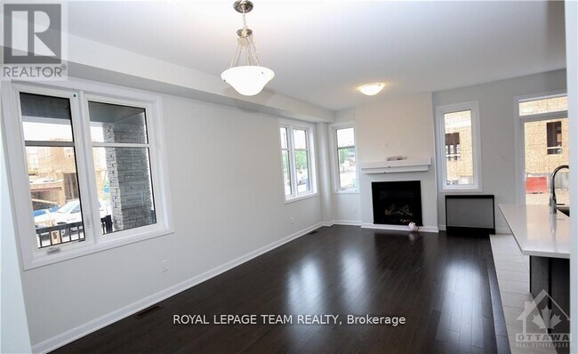 Photo du bâtiment - 128 Lynn Coulter St