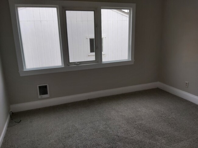Building Photo - 458 Taylor Ave