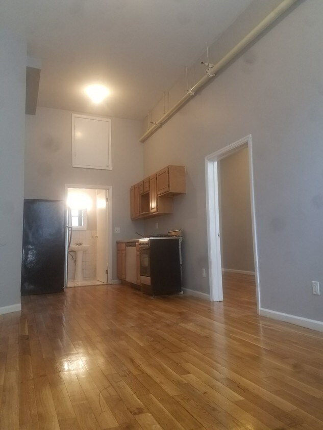 Primary Photo - 639 Bushwick Ave