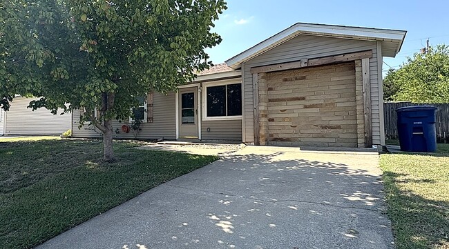 Building Photo - 120 South Dr