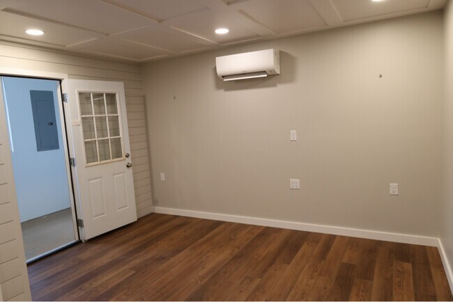 Building Photo - 15 Maplewood Dr