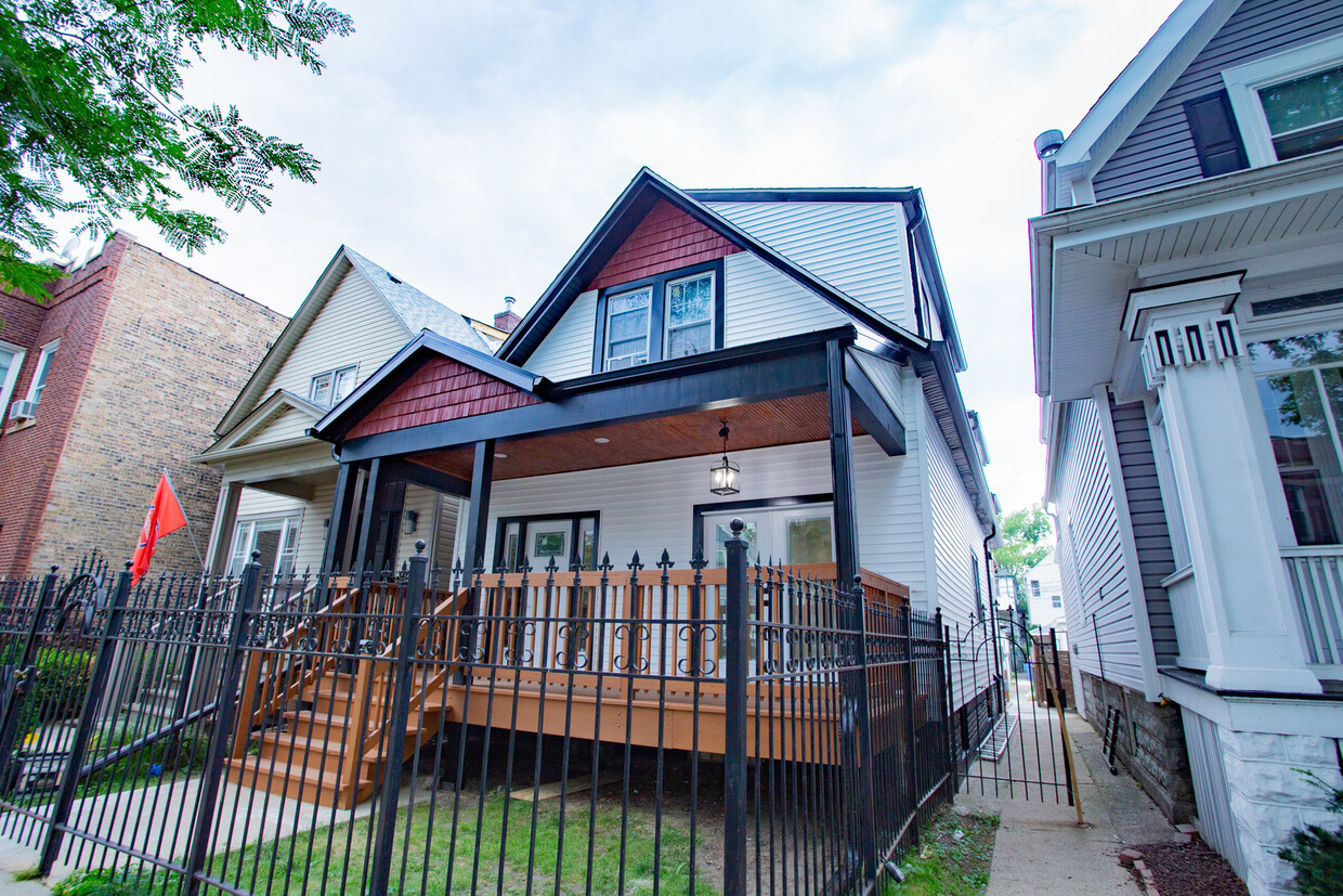 Primary Photo - 1622 W Berwyn Ave