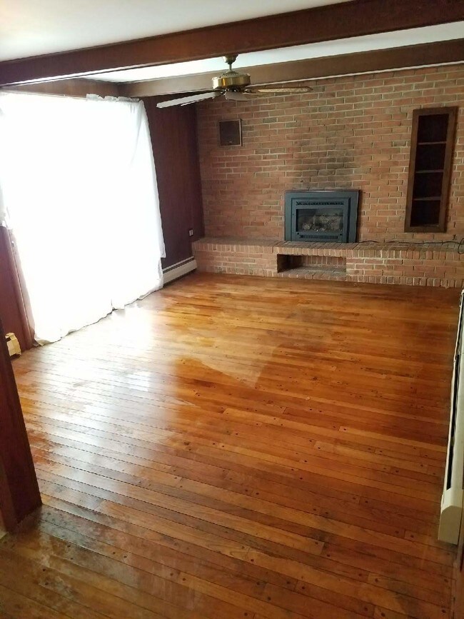 72 Coventry Rd, Williamsville, NY 14221 House Rental in Williamsville