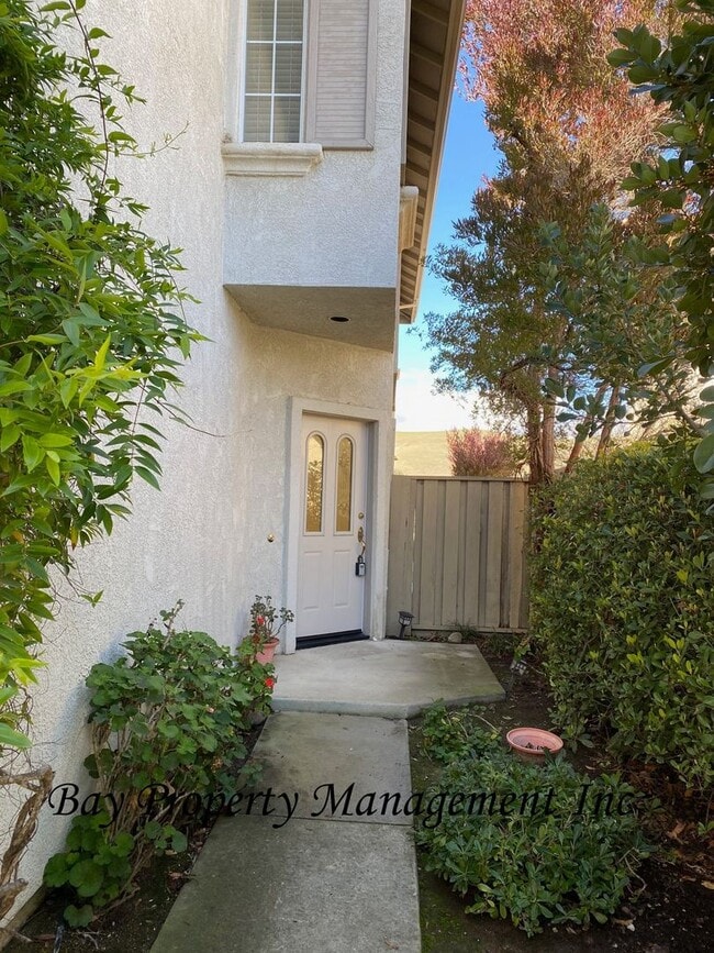 Foto del edificio - ** Now offered at a lower rent!  Las Palmas II: A Luxurious 4 Bedroom Home in the Acclaim Community