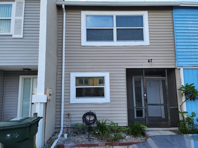 Building Photo - 3001 S Pines Dr