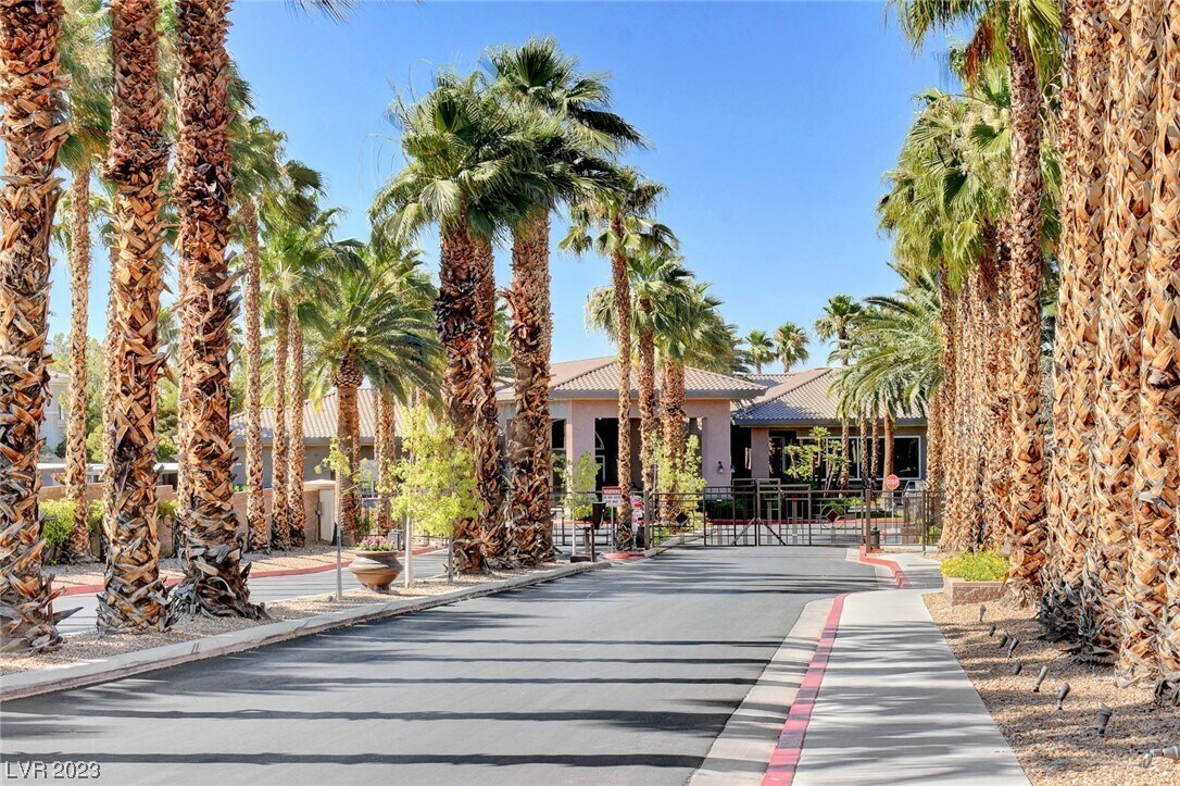 Foto principal - 9050 W Warm Springs Rd