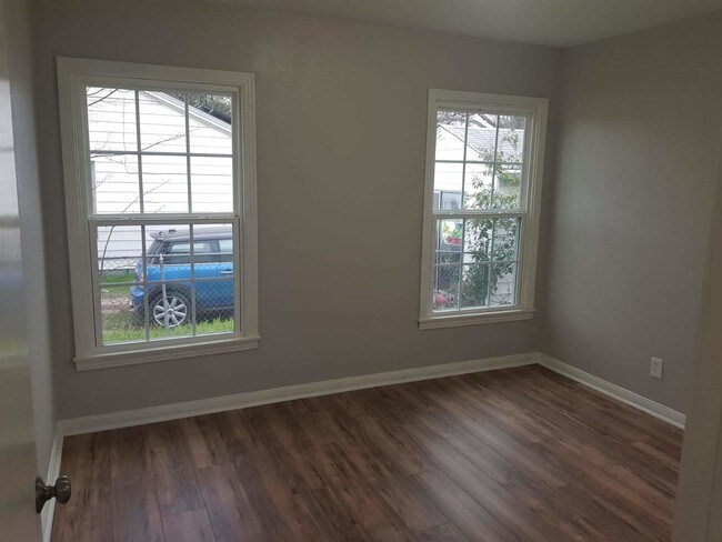 Foto del edificio - 606 W Dean Ave