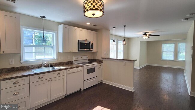 Building Photo - 8109 SHORE