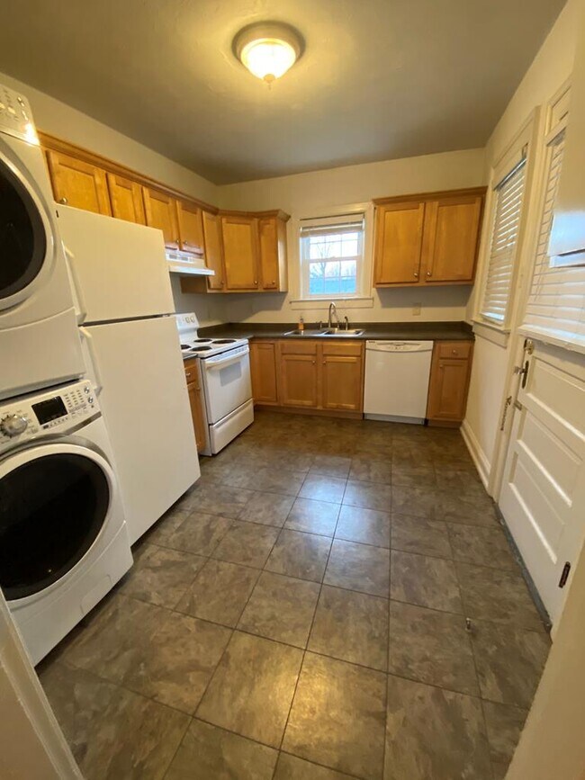 2020 Griffith Pl E Unit 3, Owensboro, KY 42301 Room for Rent in