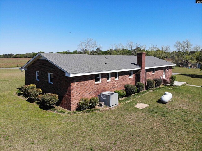 Foto del edificio - 137 Horses Neck Rd
