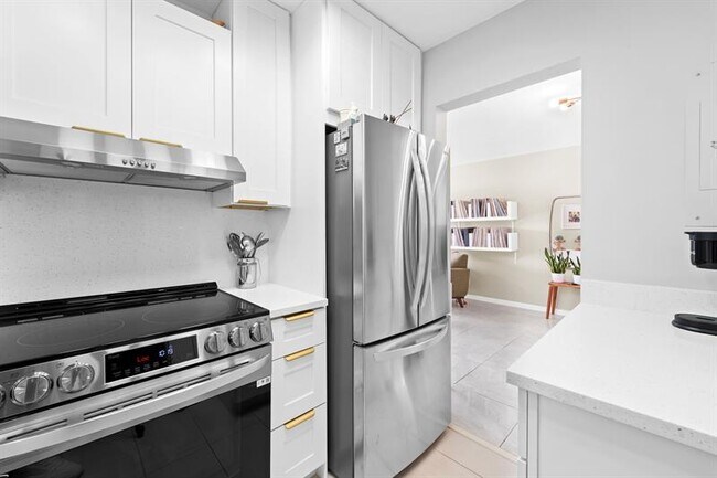 Building Photo - 3000 NE 16th Ave