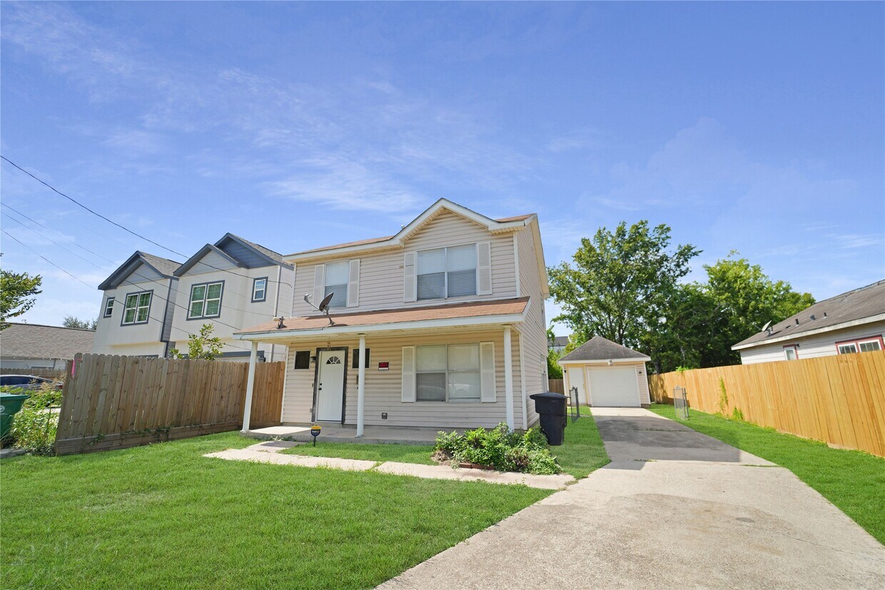 Primary Photo - 1413 Featherstone St