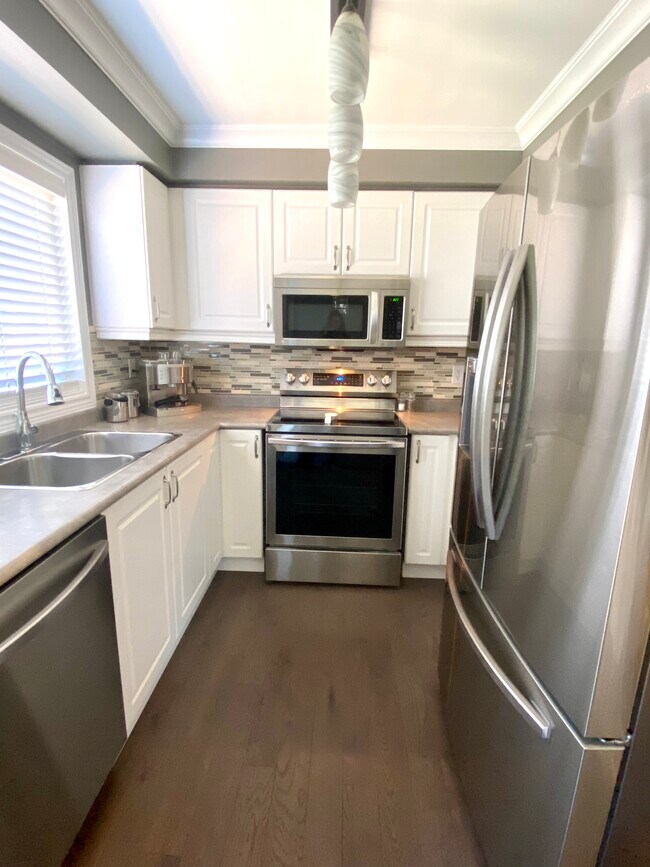 Kitchen - 37 Succession Cres